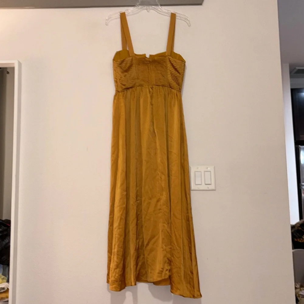 ASTR the Label Pleated Bodice Midi Dress in Gold SZ M NWOT - Picture 4 of 6